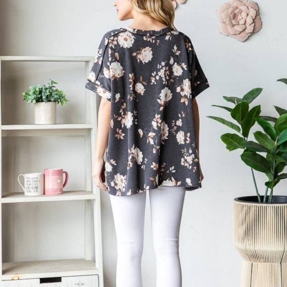 New Heimish Floral Urban Ribbed Top - Picture 4 of 4